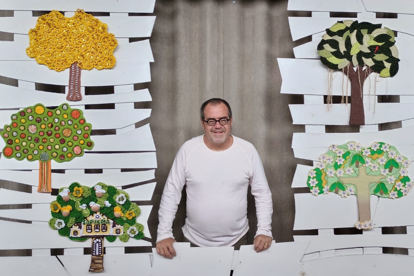 Cocco Barçante, diretor do Museu do artesanato, em Petrópolis, em uma das salas que serão inauguradas